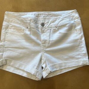 AMERICAN EAGLE OUTFITTERS white shorts in excellent condition. Worn only once.